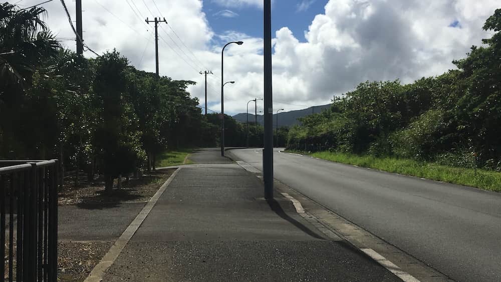 八丈島の道。人がいない